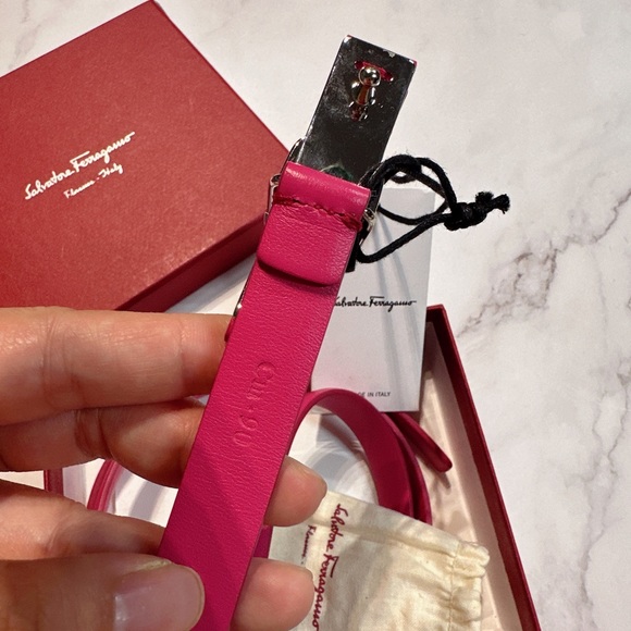 Salvatore ferragamo new with tag belt, made in Italy, size 90, come with box - Picture 7 of 7